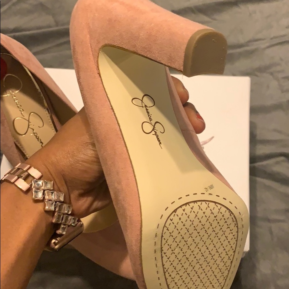 Beautiful Pumps - Picture 7 of 7